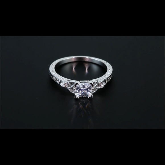 10k Love Trinity Celtic Knots Engagement Ring - Picture 9 of 12